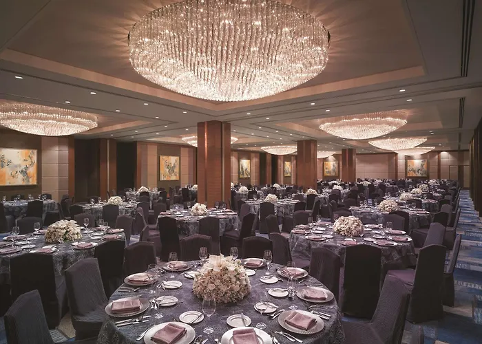 Makati Shangri-La, Manila